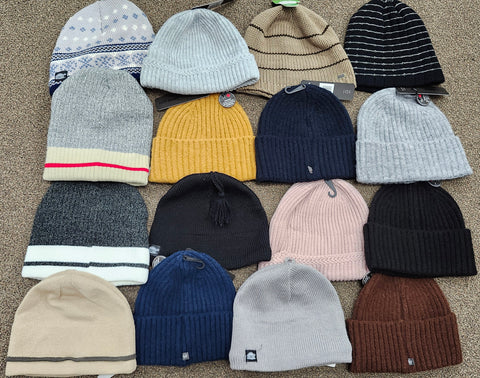 TUQUES<br>Grand choix en magasin!<br><br>$19.99|HATS <br>Lots of choices in store!<br><br>$19.99
